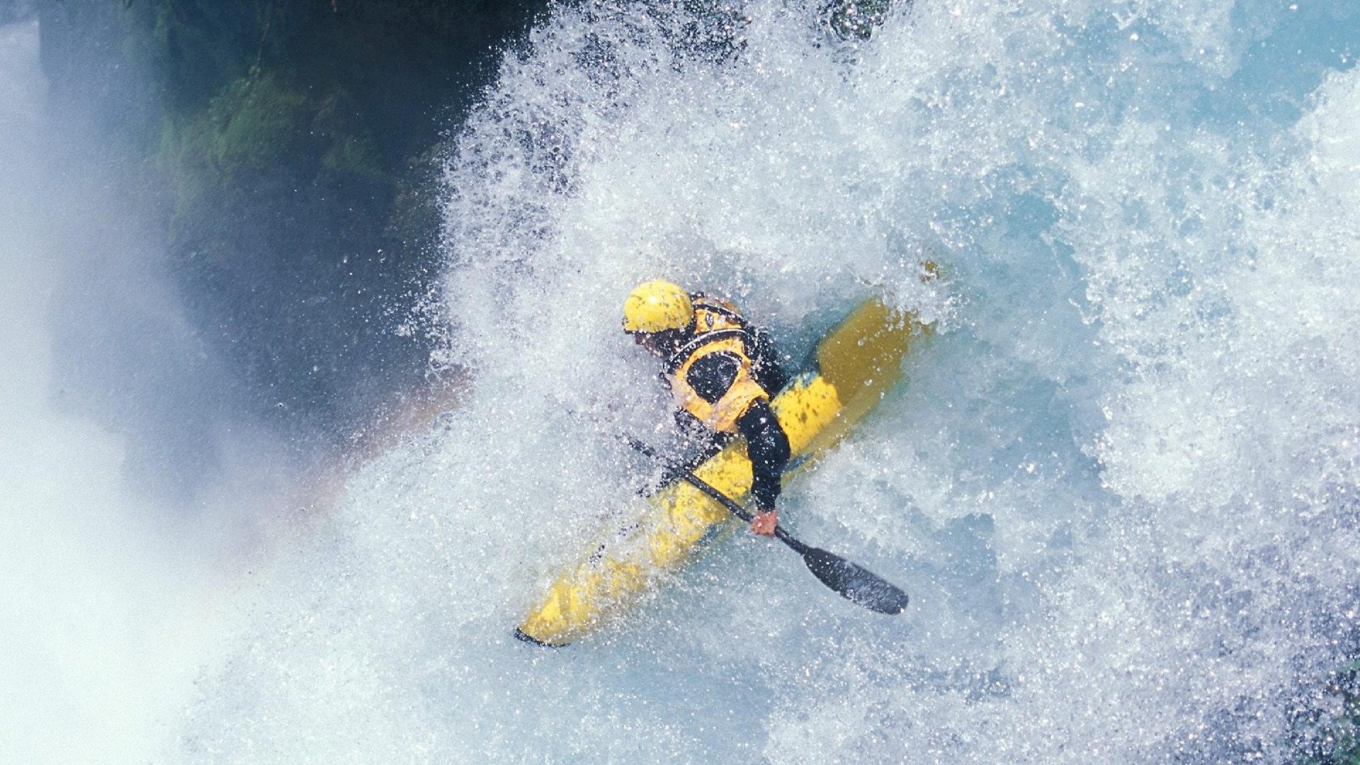 2014年西部决赛第七场：勇士在客场对阵马刺，库里砍下25分，关键时刻投中决定胜负的三分，带队晋级。